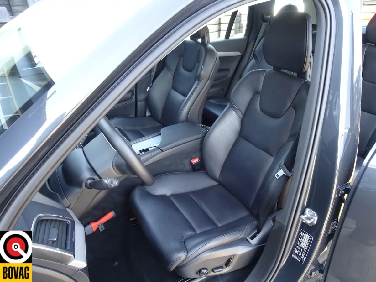2.0 T8 Twin Engine AWD Momentum Pro