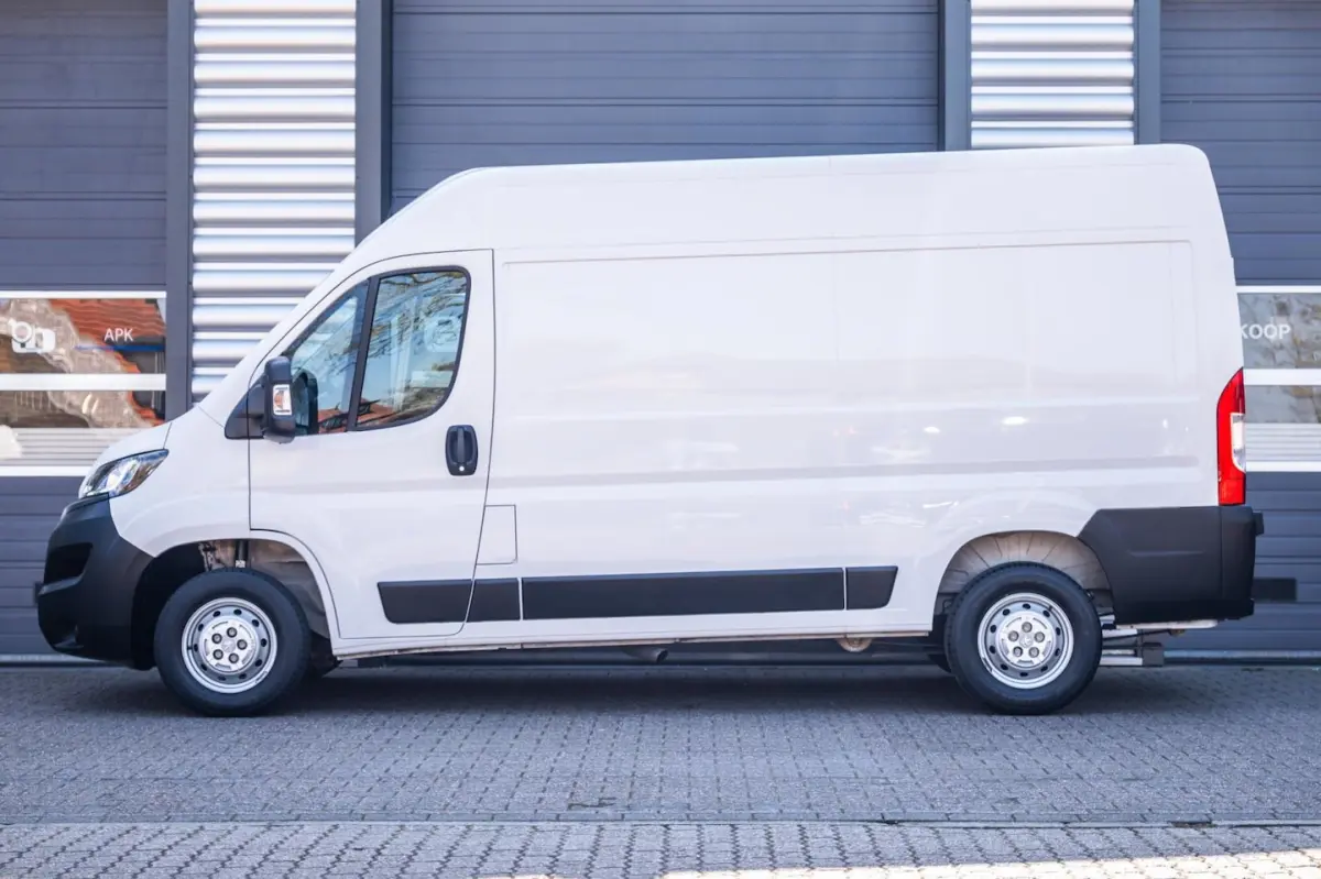 330 2.2 BlueHDi 120 L2H2 Premium