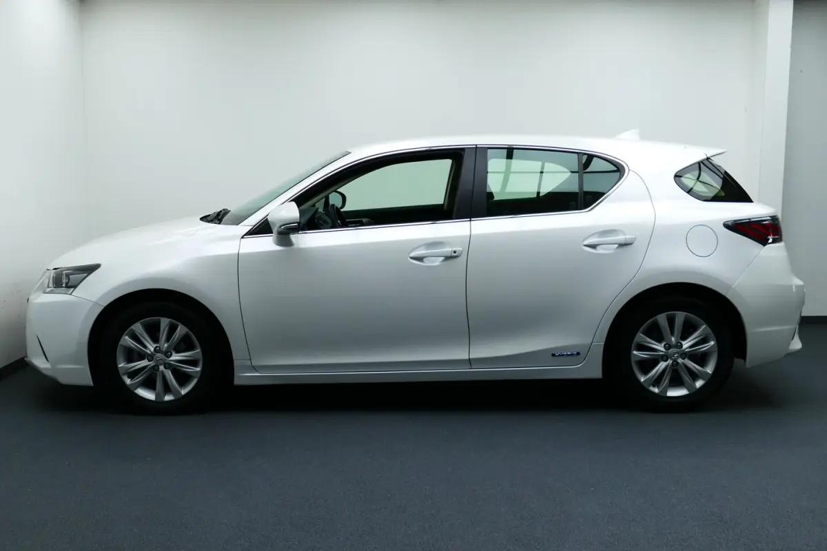 Sport Edition. Wit Metallic, Camera, Navi, Clima, 17"LMV All Season Banden