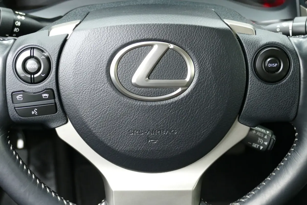 Sport Edition. Wit Metallic, Camera, Navi, Clima, 17"LMV All Season Banden