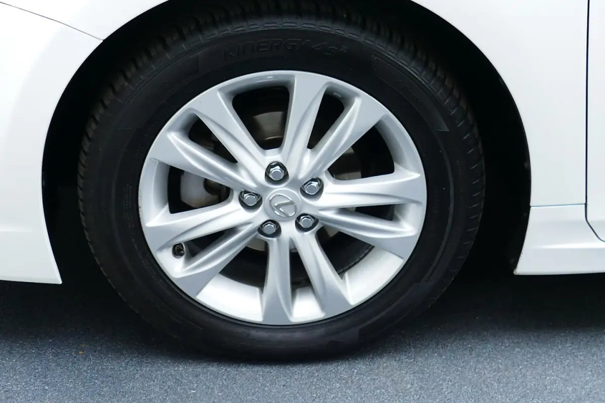 Sport Edition. Wit Metallic, Camera, Navi, Clima, 17"LMV All Season Banden