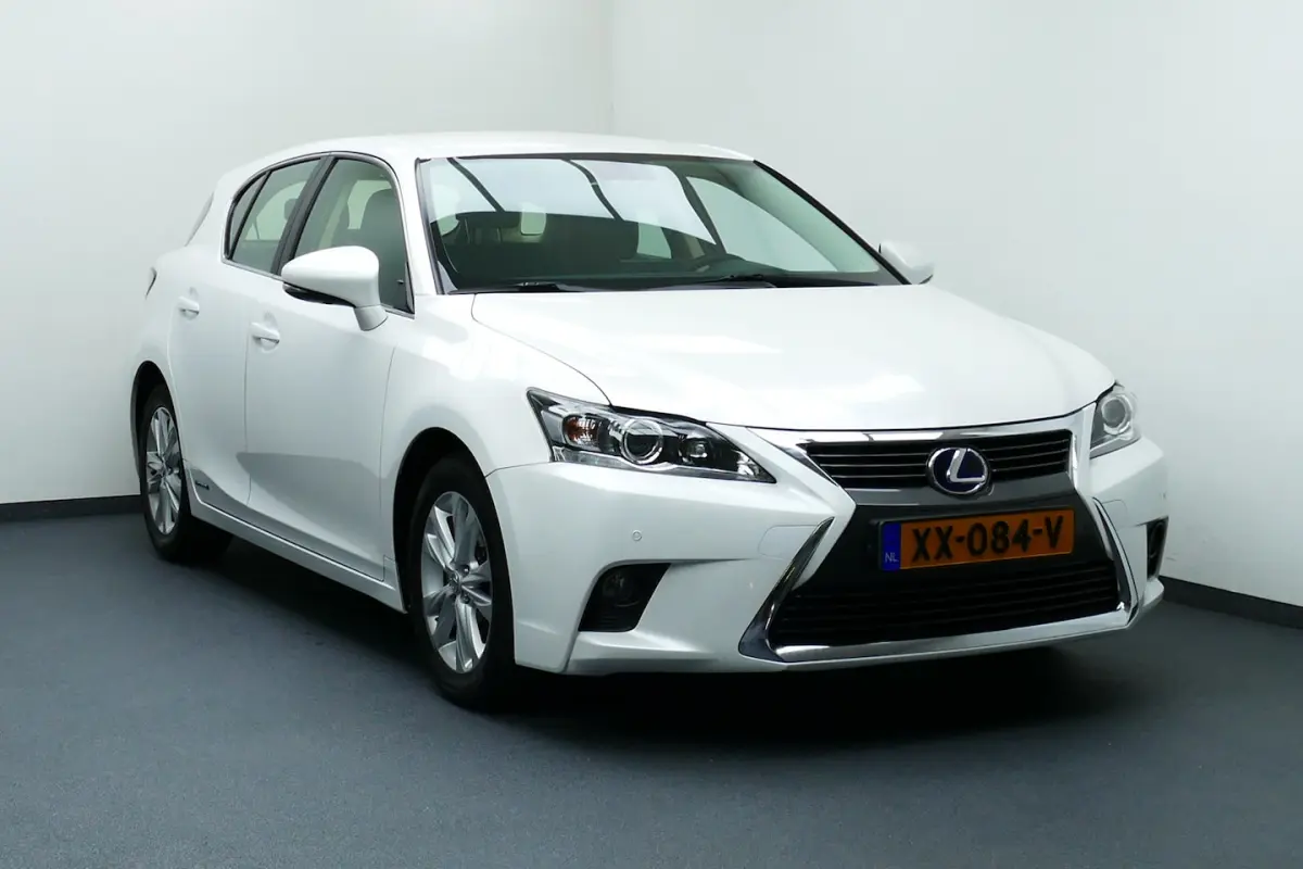 Sport Edition. Wit Metallic, Camera, Navi, Clima, 17"LMV All Season Banden