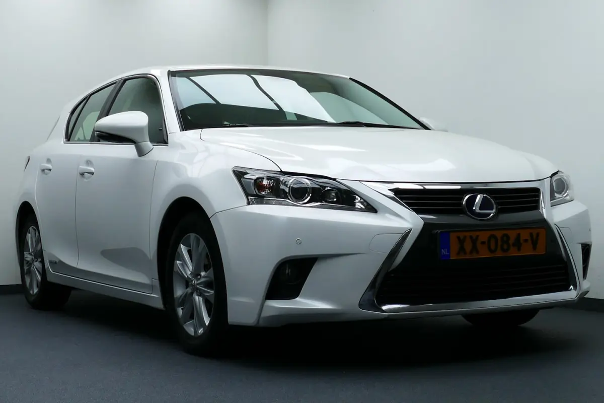 Sport Edition. Wit Metallic, Camera, Navi, Clima, 17"LMV All Season Banden