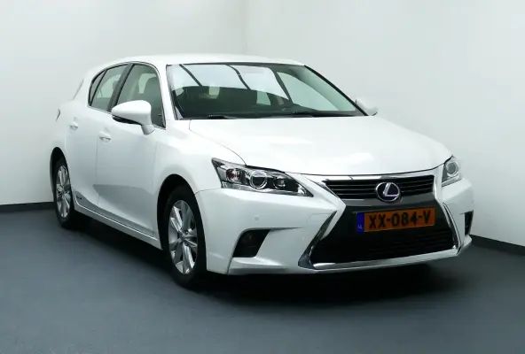 Sport Edition. Wit Metallic, Camera, Navi, Clima, 17"LMV All Season Banden