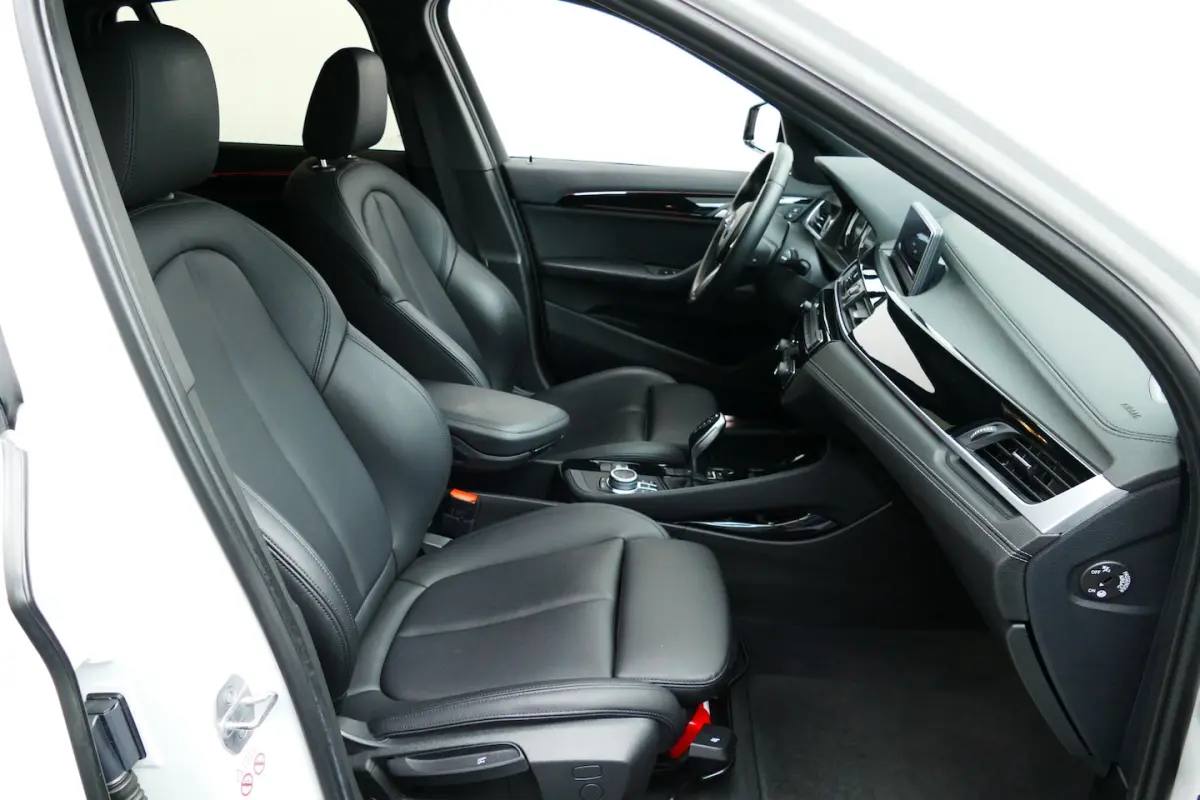 sDrive18i High Executive. Camera, Leer, StoelVerw, Full Led, Elek A Klep, 19"LM Velgen