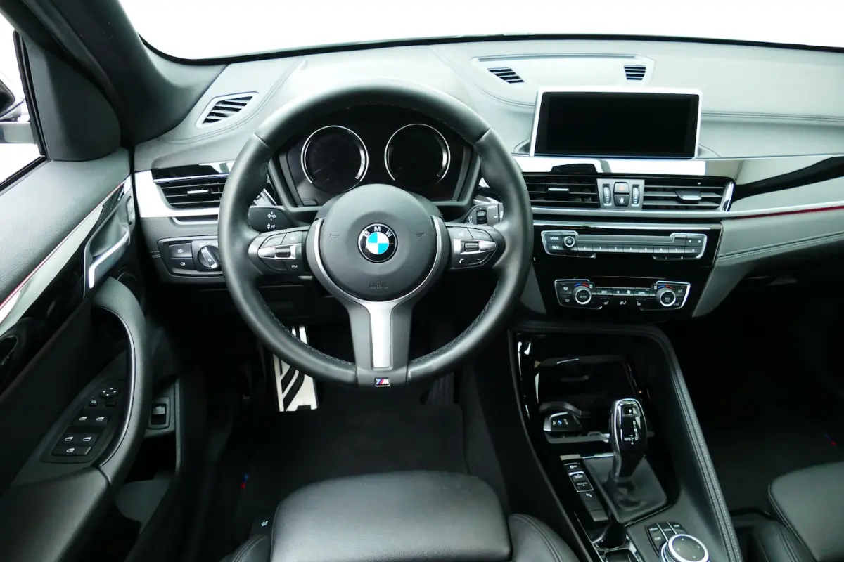 sDrive18i High Executive. Camera, Leer, StoelVerw, Full Led, Elek A Klep, 19"LM Velgen