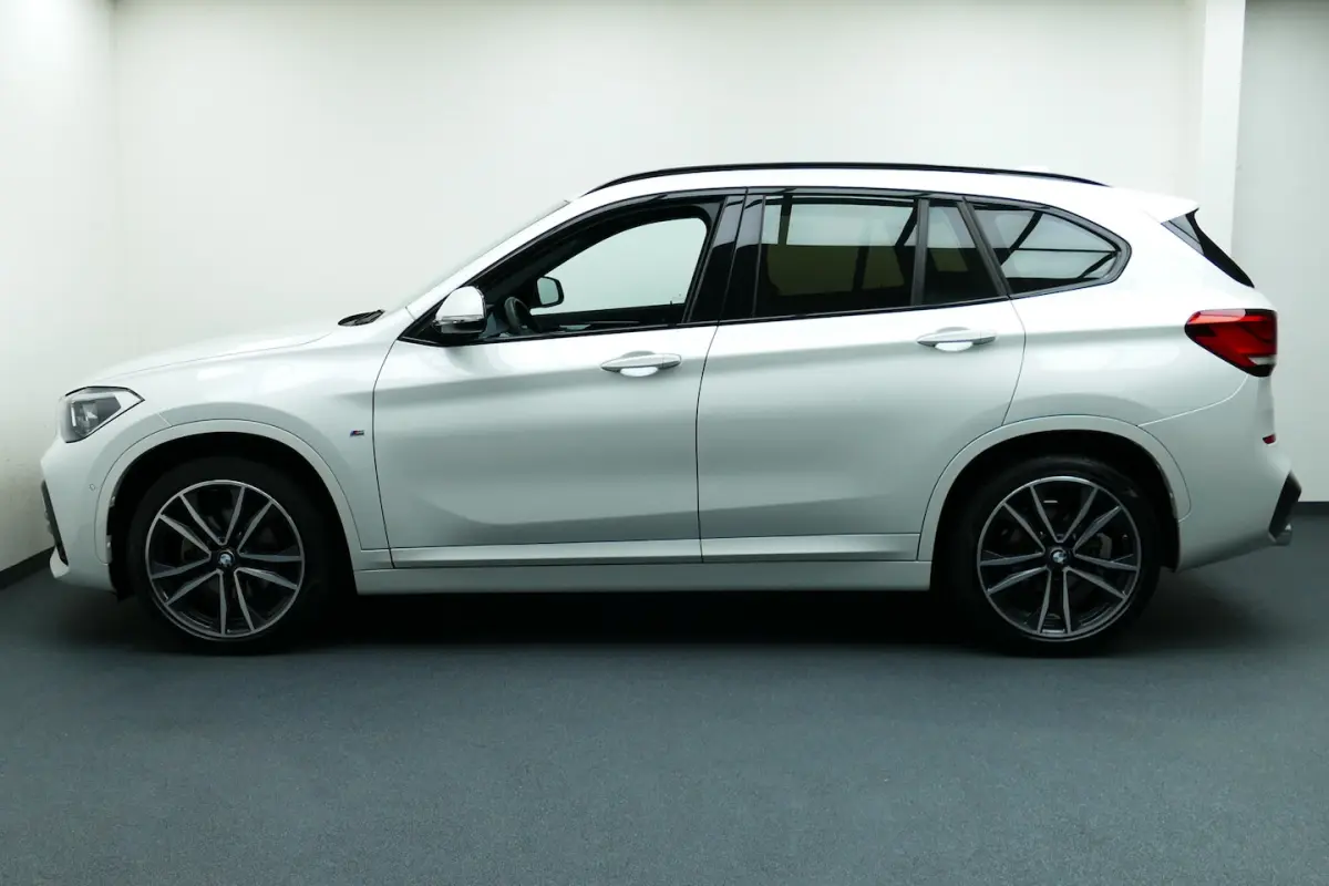 sDrive18i High Executive. Camera, Leer, StoelVerw, Full Led, Elek A Klep, 19"LM Velgen