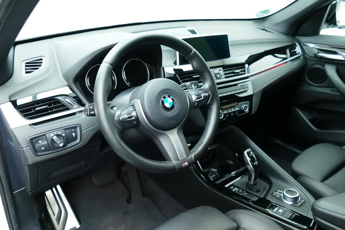 sDrive18i High Executive. Camera, Leer, StoelVerw, Full Led, Elek A Klep, 19"LM Velgen