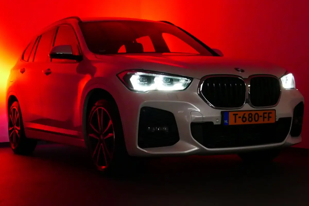 sDrive18i High Executive. Camera, Leer, StoelVerw, Full Led, Elek A Klep, 19"LM Velgen