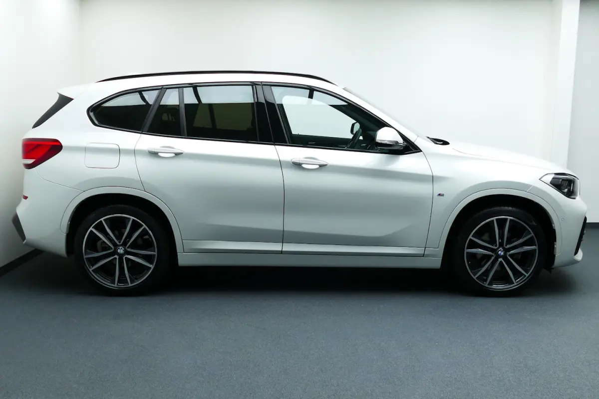sDrive18i High Executive. Camera, Leer, StoelVerw, Full Led, Elek A Klep, 19"LM Velgen