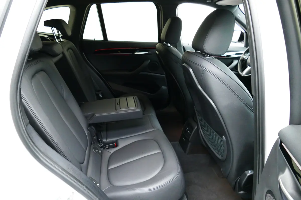 sDrive18i High Executive. Camera, Leer, StoelVerw, Full Led, Elek A Klep, 19"LM Velgen