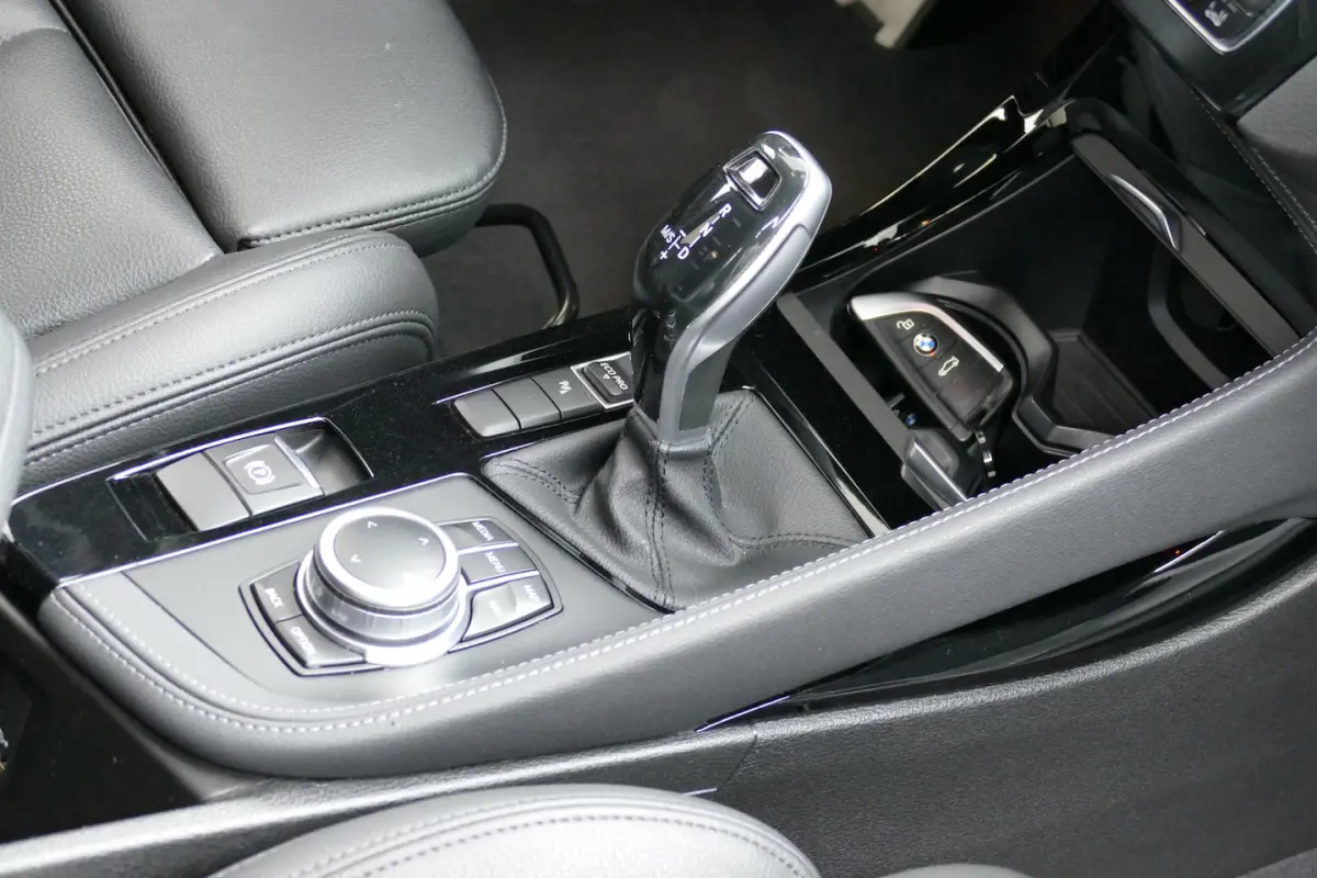 sDrive18i High Executive. Camera, Leer, StoelVerw, Full Led, Elek A Klep, 19"LM Velgen