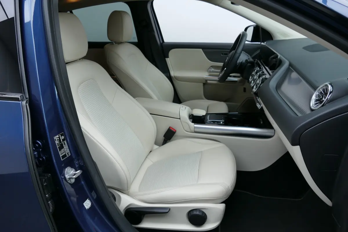 200 165pk Luxury Line. 360 Camera, Carplay/Android, Elek Klep, Sfeerverlichting, Haak 1800