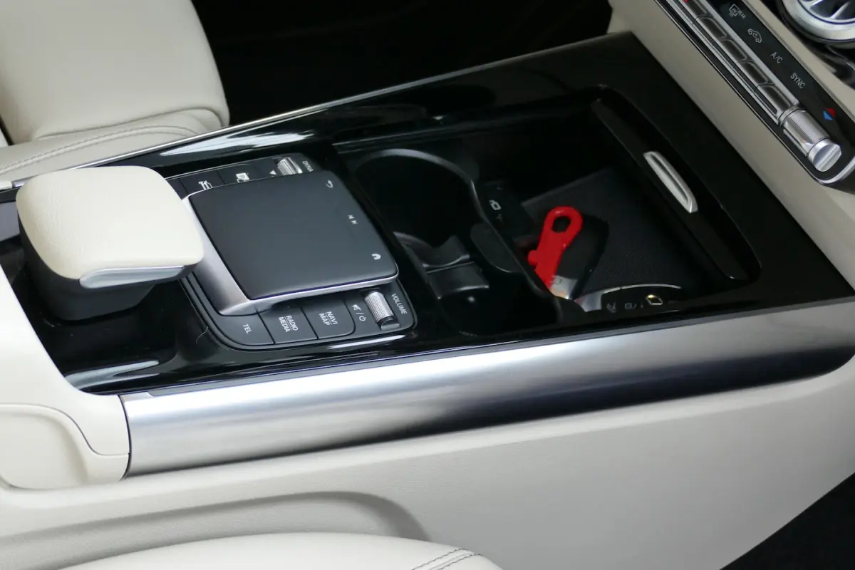 200 165pk Luxury Line. 360 Camera, Carplay/Android, Elek Klep, Sfeerverlichting, Haak 1800