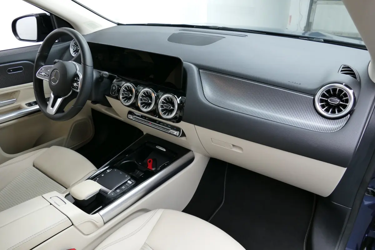 200 165pk Luxury Line. 360 Camera, Carplay/Android, Elek Klep, Sfeerverlichting, Haak 1800