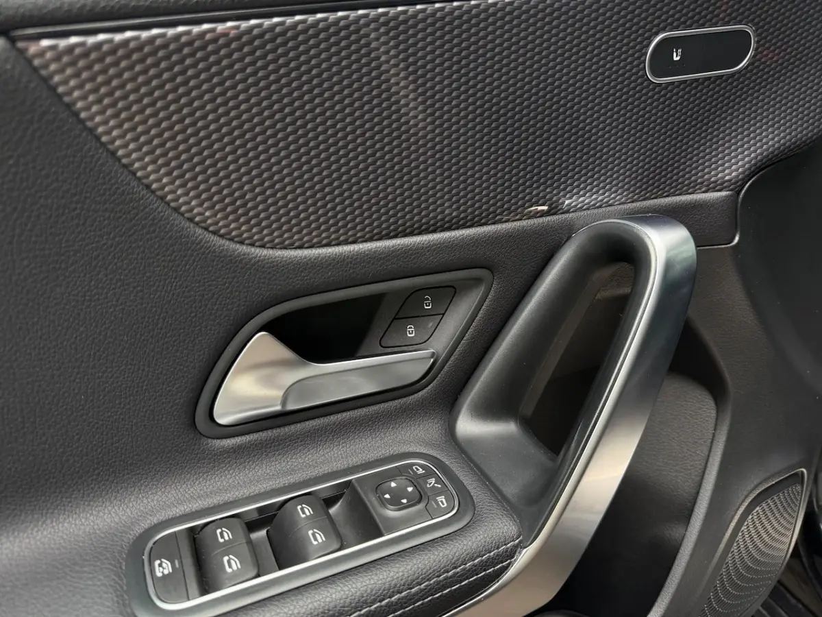 200 Premium Automaat 163 Pk Cruise/Climate/Camera/19 Inch/PDC/Leder/Navi/Bluetooth/LED/Apk