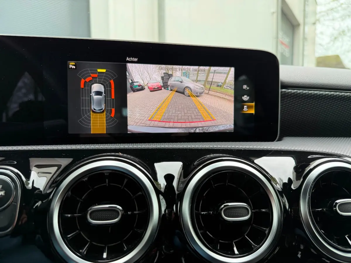 200 Premium Automaat 163 Pk Cruise/Climate/Camera/19 Inch/PDC/Leder/Navi/Bluetooth/LED/Apk