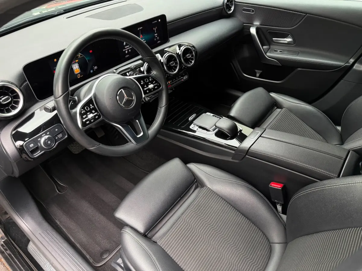200 Premium Automaat 163 Pk Cruise/Climate/Camera/19 Inch/PDC/Leder/Navi/Bluetooth/LED/Apk