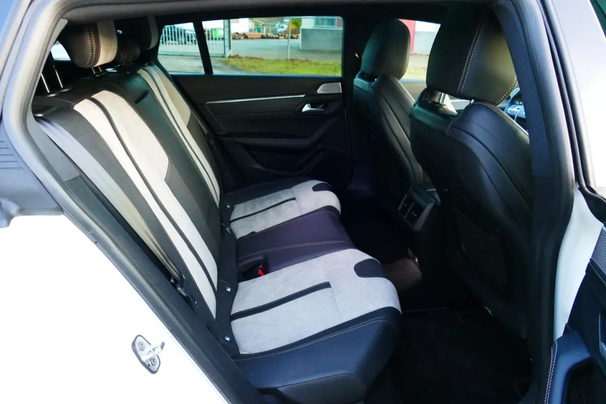 1.6 180pk HYbrid GT. SOH 93, 7 Panodak, Half Leer, StoelVerw, Camera, 18"LMV, Haak 1340kg