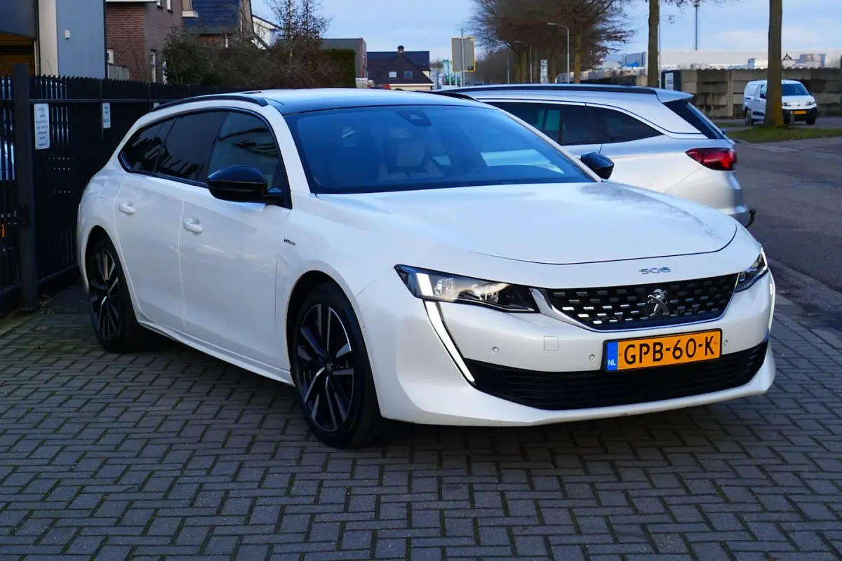 1.6 180pk HYbrid GT. SOH 93, 7 Panodak, Half Leer, StoelVerw, Camera, 18"LMV, Haak 1340kg
