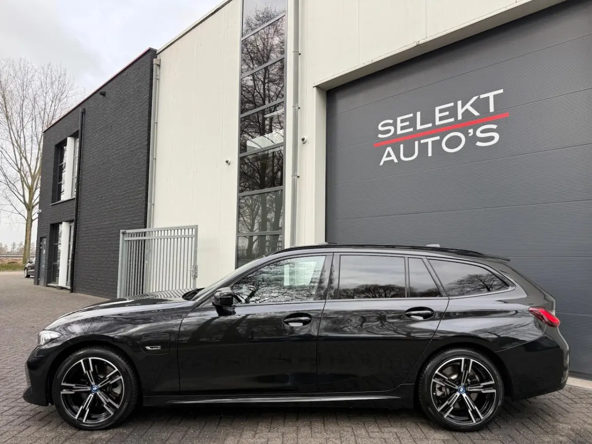320e M-Sport Pano/Leder/Widescreen/19 Inch/ACC/Climate/Navi/Car Play/Camera/PDC/Stoelverwa