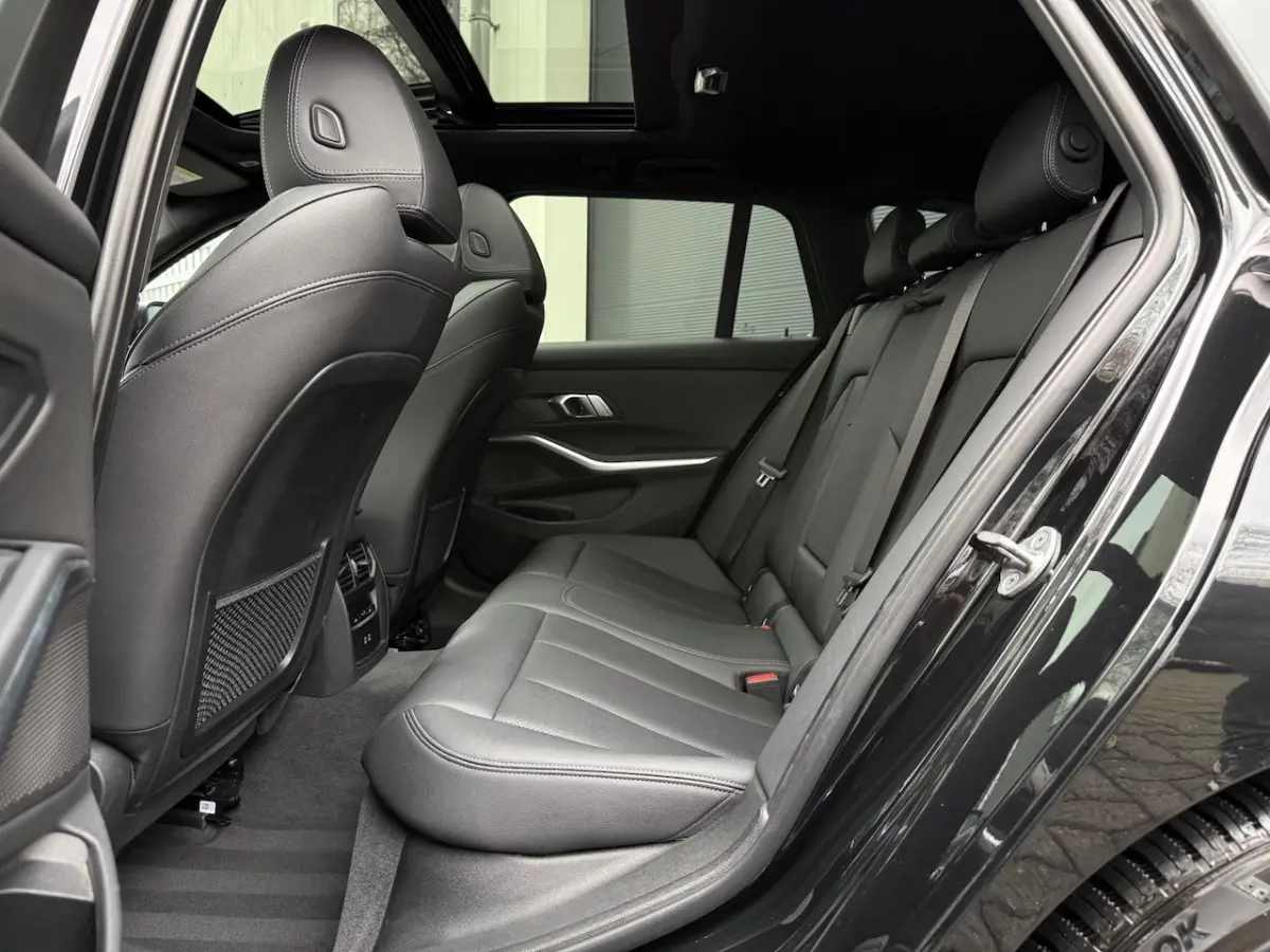 320e M-Sport Pano/Leder/Widescreen/19 Inch/ACC/Climate/Navi/Car Play/Camera/PDC/Stoelverwa