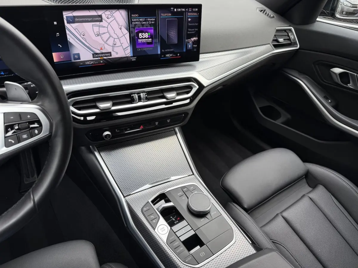 320e M-Sport Pano/Leder/Widescreen/19 Inch/ACC/Climate/Navi/Car Play/Camera/PDC/Stoelverwa