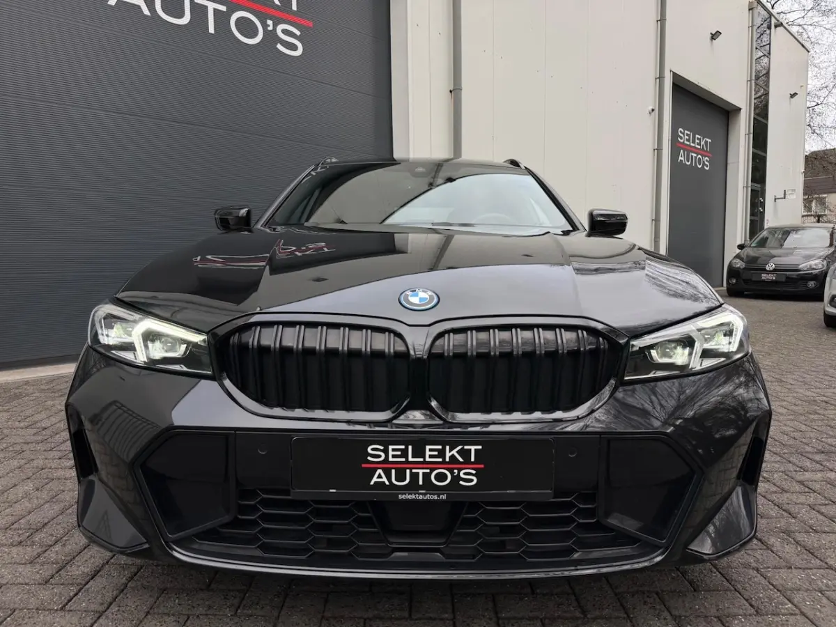 320e M-Sport Pano/Leder/Widescreen/19 Inch/ACC/Climate/Navi/Car Play/Camera/PDC/Stoelverwa