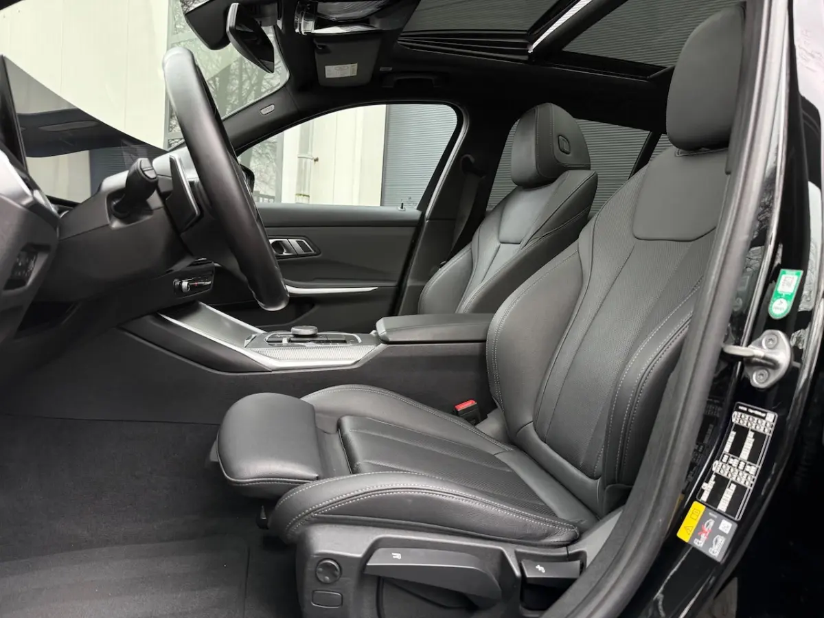 320e M-Sport Pano/Leder/Widescreen/19 Inch/ACC/Climate/Navi/Car Play/Camera/PDC/Stoelverwa