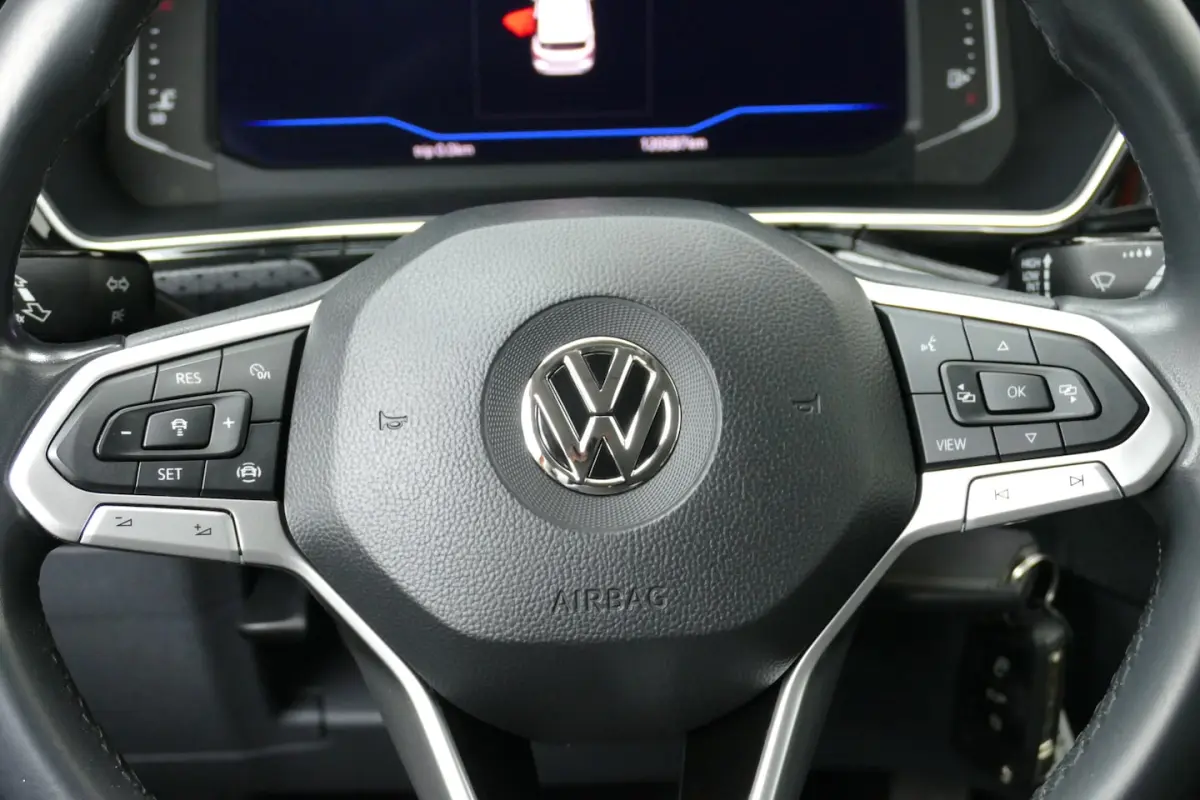 1.0 116pk TSI Style R-Line. Virt Cockpit, Adaptief Cruise, Navi, Led, 17"LMV, Haak 1100kg