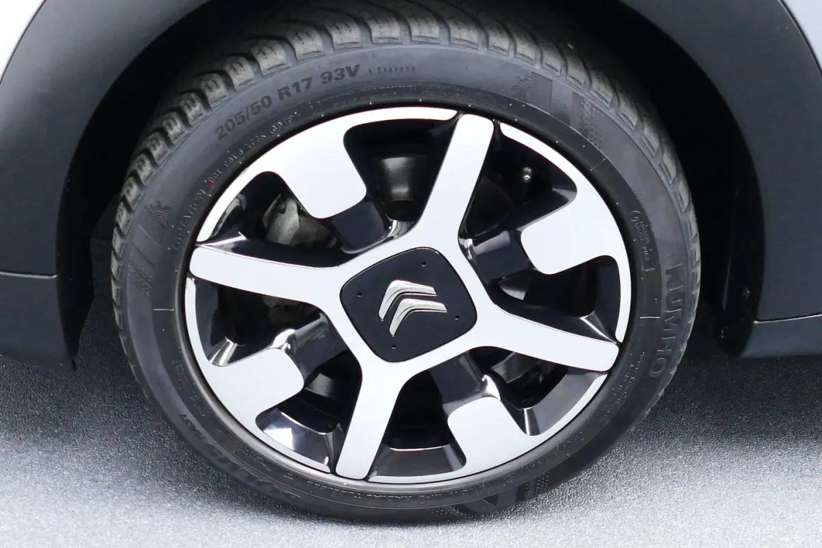 1.2 130pk Shine Plus. Camera, Navi, Clima, Cruise, StoelVerw, Haak 950kg