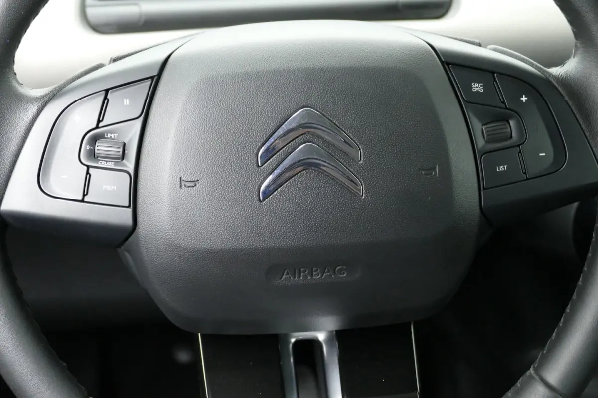 1.2 130pk Shine Plus. Camera, Navi, Clima, Cruise, StoelVerw, Haak 950kg