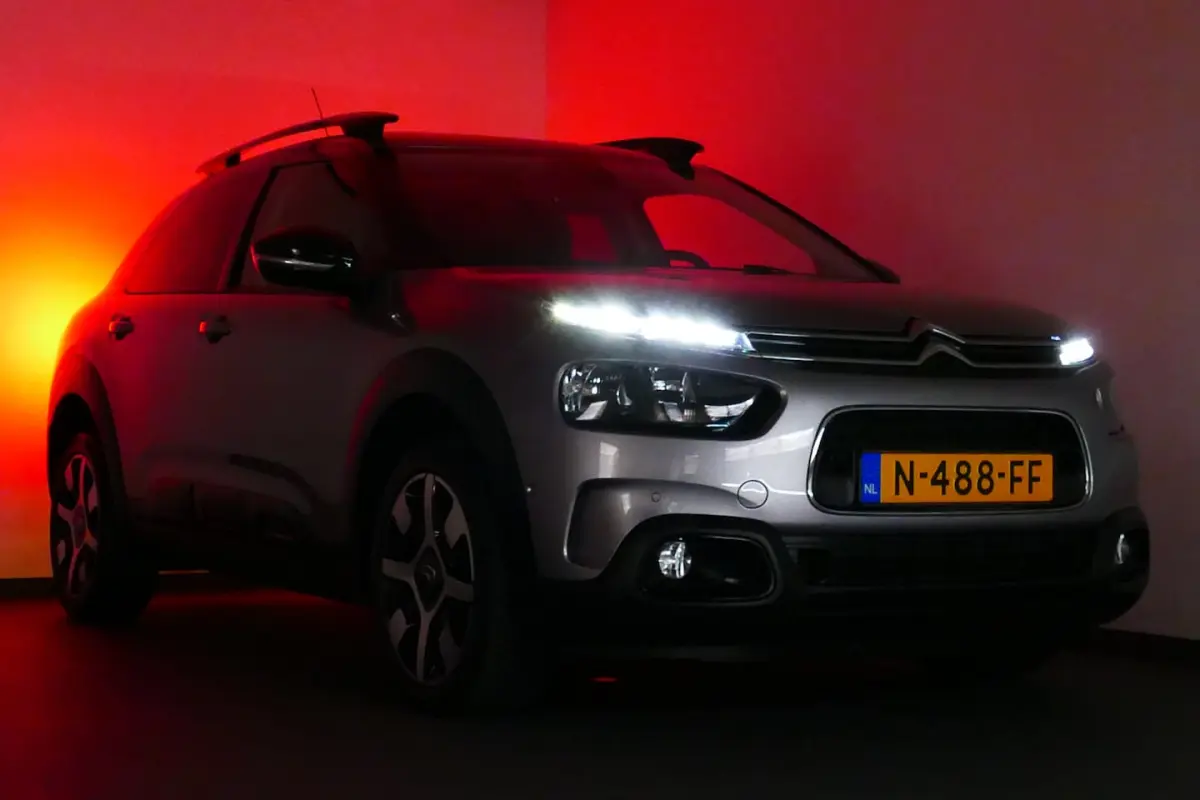 1.2 130pk Shine Plus. Camera, Navi, Clima, Cruise, StoelVerw, Haak 950kg