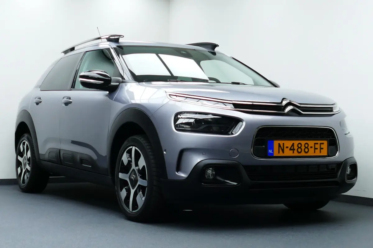 1.2 130pk Shine Plus. Camera, Navi, Clima, Cruise, StoelVerw, Haak 950kg