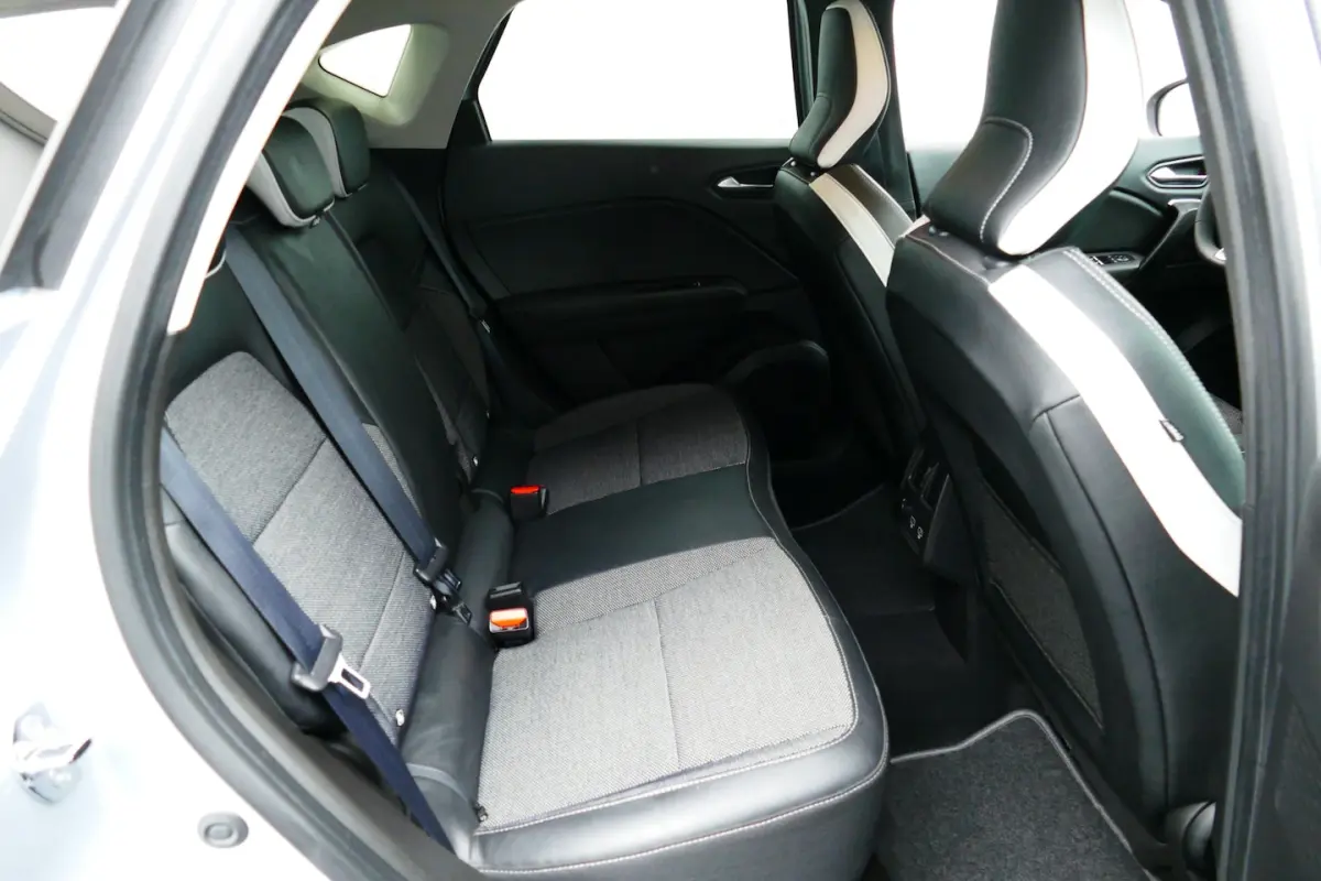 1.6 E-Tech Plug-in Hybrid 160 E-TECH SOH 92, 5%. Zwart Dak, 18"LMV, Full Led, Navi, Clima,