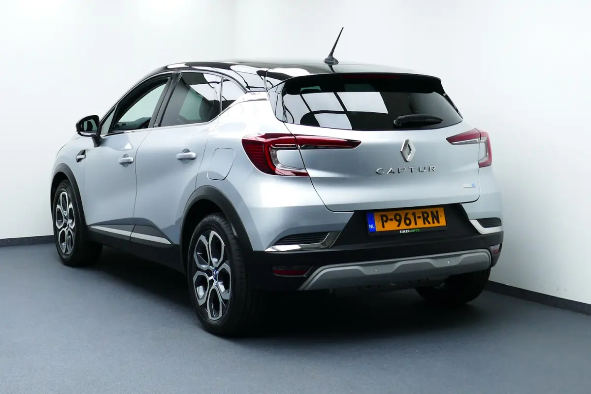 1.6 E-Tech Plug-in Hybrid 160 E-TECH SOH 92, 5%. Zwart Dak, 18"LMV, Full Led, Navi, Clima,