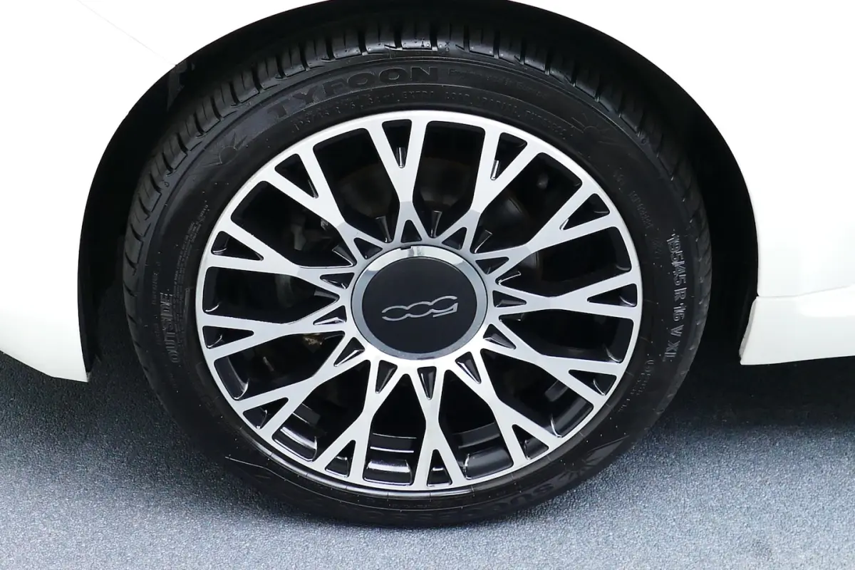 0.9 TwinAir Turbo Collezione Two-Tone. Panodak, Navi, Airco, Cruise, 16"LM Velgen