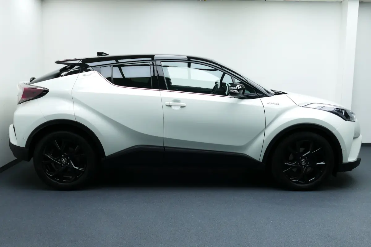1.8 Hybrid Executive. Bi Tone, Navi, Camera, StoelVerw, 18"LMV, Afn Haak