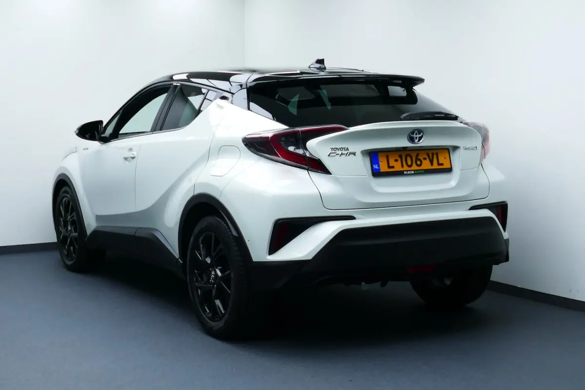 1.8 Hybrid Executive. Bi Tone, Navi, Camera, StoelVerw, 18"LMV, Afn Haak
