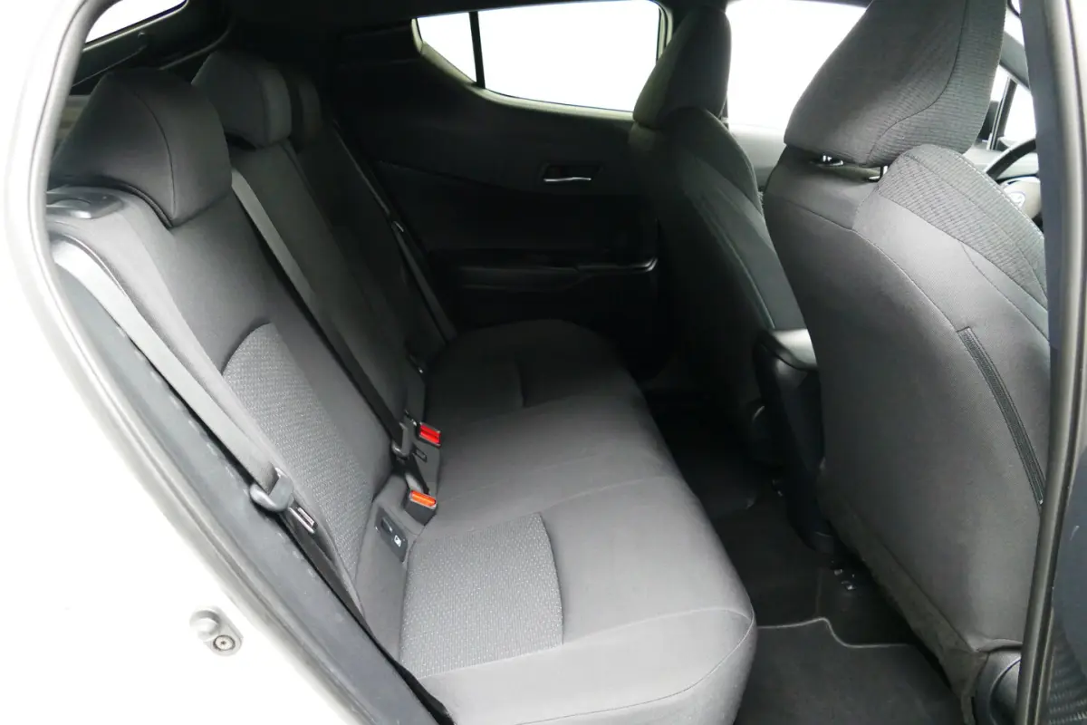 1.8 Hybrid Executive. Bi Tone, Navi, Camera, StoelVerw, 18"LMV, Afn Haak