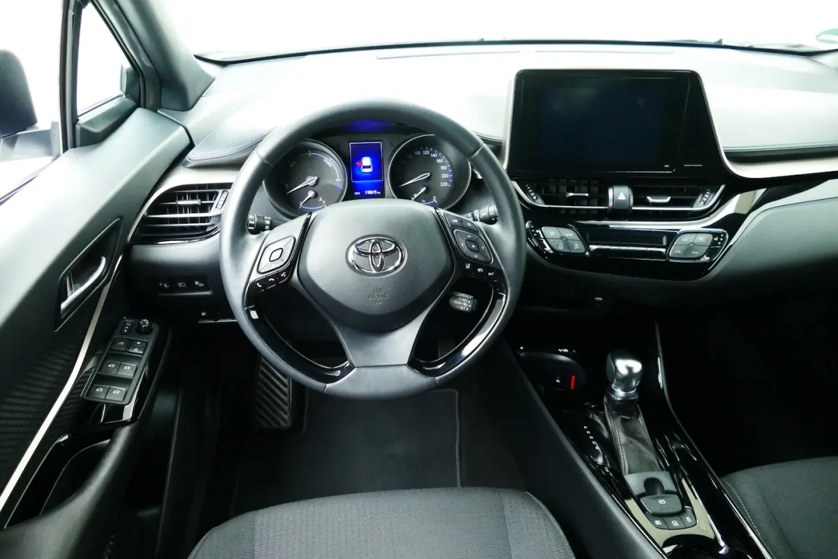1.8 Hybrid Executive. Bi Tone, Navi, Camera, StoelVerw, 18"LMV, Afn Haak