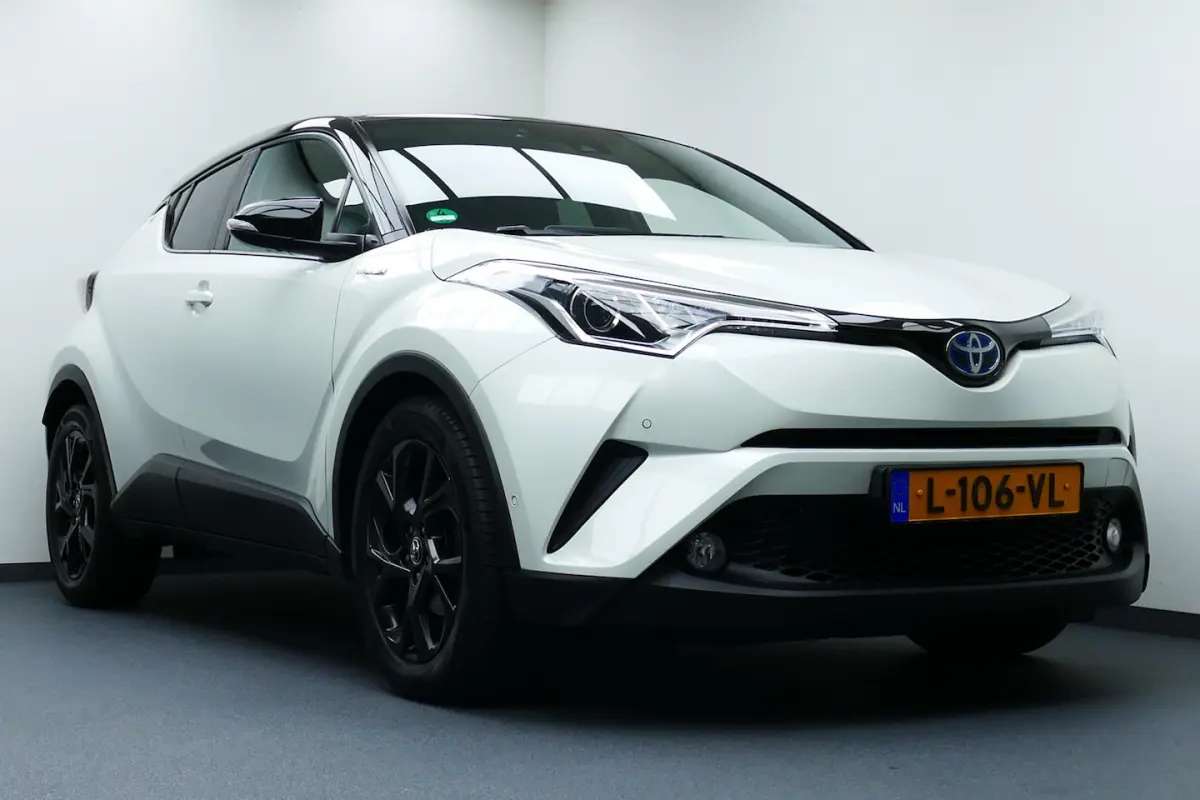1.8 Hybrid Executive. Bi Tone, Navi, Camera, StoelVerw, 18"LMV, Afn Haak