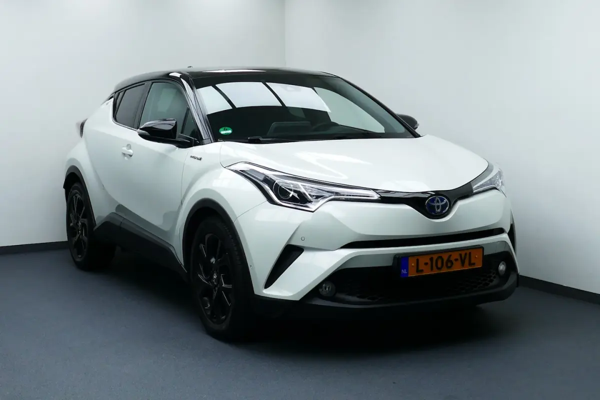 1.8 Hybrid Executive. Bi Tone, Navi, Camera, StoelVerw, 18"LMV, Afn Haak