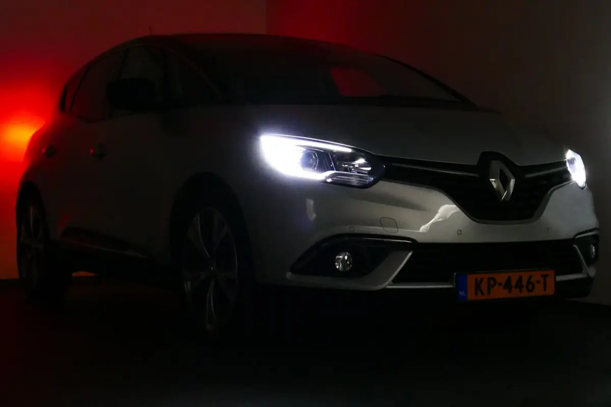 1.2 TCe Intens. Afwijkende Dakkleur, Navi, Camera, Clima, 20"LMV, Haak 1850kg