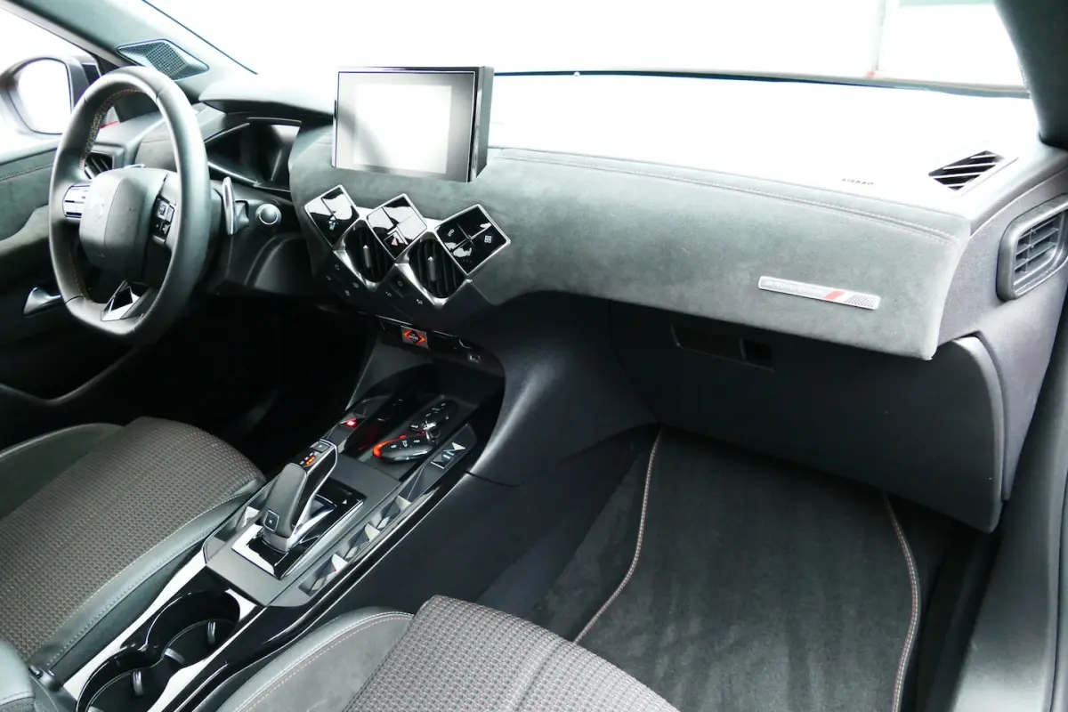 1.2 130pk Performance Line Bi-Tone. Stoelverw, Carplay/Android, Clima, Cruise, Led, 17"LMV