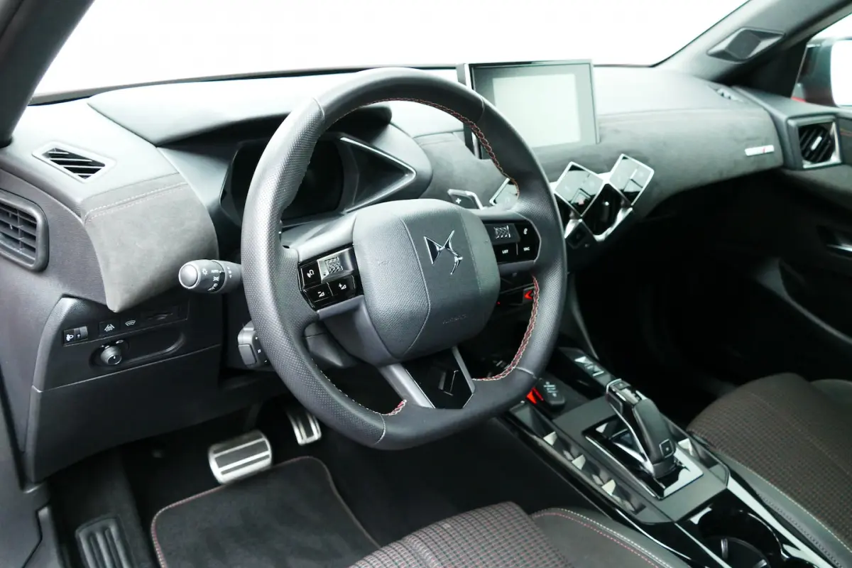 1.2 130pk Performance Line Bi-Tone. Stoelverw, Carplay/Android, Clima, Cruise, Led, 17"LMV