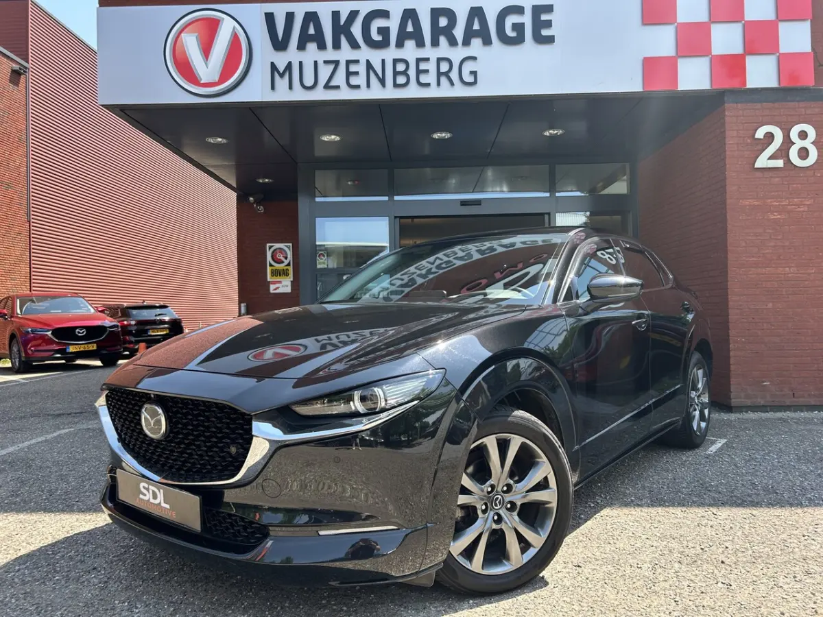2.0 e-SkyActiv-X M Hybrid 187 PK Luxury // FULL LED // 360 CAMERA // NAVI + CARPLAY // MEM