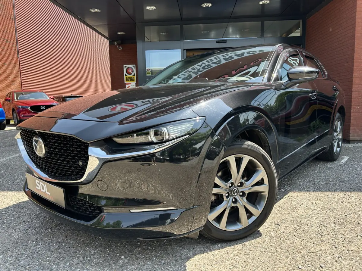 2.0 e-SkyActiv-X M Hybrid 187 PK Luxury // FULL LED // 360 CAMERA // NAVI + CARPLAY // MEM