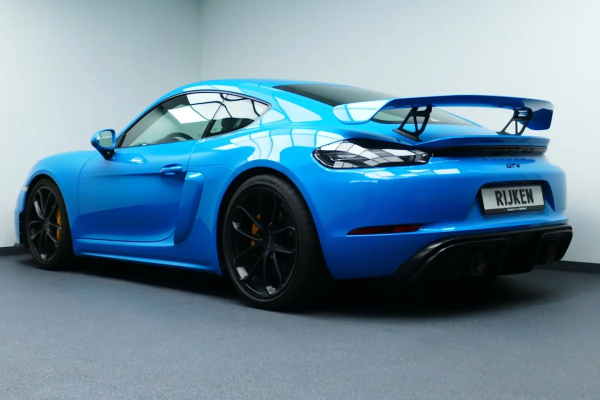 GT4 4.0 420PK Keramische Remmen, Akrapovic, Sport Stoelen, ClubSport Pakket