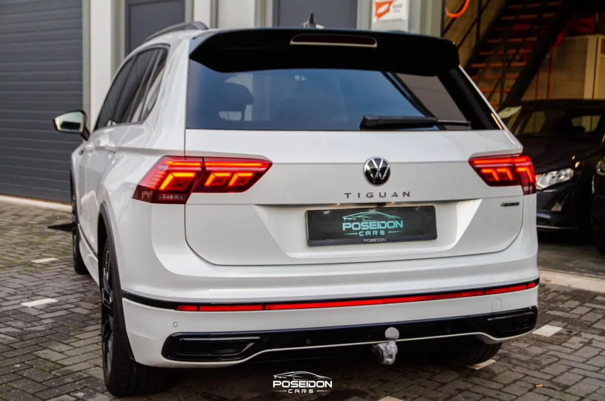 2.0 TSI 4Motion R-LINE | PANORAMADAK | 360 CAMERA | HEAD-UP | SFEERVERLICHTING | STUURVERW